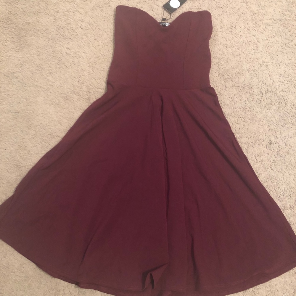 NWT BOHOO size 6 maroon sweetheart midi dress